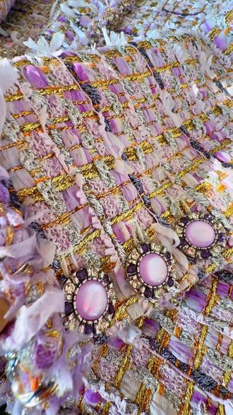 手搓金纱紫罗兰🪻春日𝑃𝐿𝑈𝑆版 传奇起点➖CH御用工坊 🇫🇷𝑀𝐾&玖着联名之作🥂 保持高级感分寸 颜值高 美的很闪耀✨#早春穿搭 #小香风 #精致感 #高级感 #精致女人精致生活