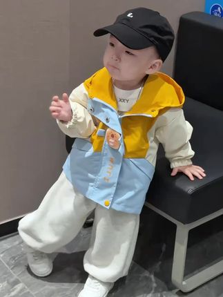 你从来都不是我的累赘 你是我用青春换来的 是我的骄傲 是唯一和我分享过心跳的人 是我努力的方向 妈妈会陪你慢慢长大#我的男孩 #萌娃穿搭 #高品质童装 #潮童必备 #早秋穿搭公式来了