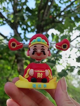 国潮车载摇头财神爷汽车摆件卡通中控台装饰品小可爱车内#财神爷 #摆件 #饰品 #顺风顺水顺财神 #超便宜超划算