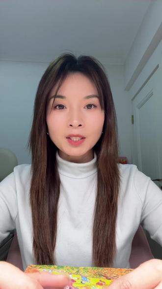 #四年级语文 #我的奇思妙想 #写作思路
审题要点
1.奇:要奇特、有创意,不能太普通;
2.妙:要有用、能解决问题;
3.想:是想象作文,可以大胆创造,但要合理。
写作思路:
1.开头:从现实困难引入
2.中间:重点写样子+功能(详写)
3.结尾:表达美好愿望
记住这个结构,作文绝对不跑题、不空洞。