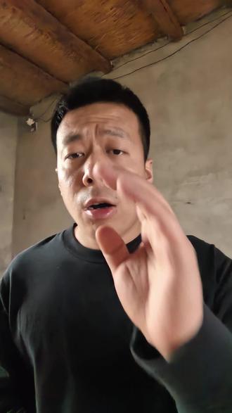 一眼看穿狗子小心机:认错全是装出来的 每次狗狗闯祸拆家,立马耷拉脑袋、眼神躲闪、鬼迷日眼装可怜。很多铲屎官以为它知道错了、内心愧疚,其实根本不是认错,纯粹是害怕挨骂挨揍。狗子情商拉满,演技直接封神,卖惨只是求生本能,转头该拆还拆、该犯还犯。快看看你家狗子是不是同款戏精,评论区聊聊你家毛孩子有多会演!#狗狗日常 #戏精狗狗 #铲屎官的无奈 #狗狗犯错 #萌宠搞笑