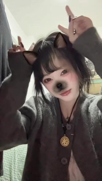 哈喽有人想看另一个短发版本吗#手势舞 #你是什么先天圣体