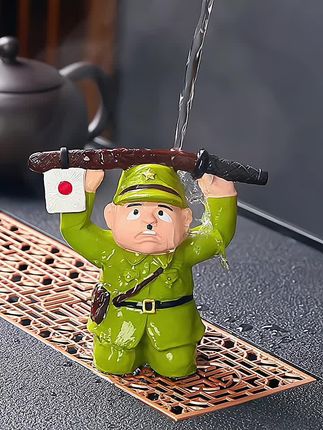日本人下跪投降变色茶宠摆件精品茶玩茶桌茶盘装饰品)摆件茶具配件#茶宠#摆件
