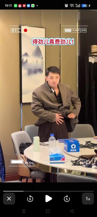 《无限超越班》爆改雪饼猴,都来猜猜这身行头,铁柱演的啥节目@王铁柱的朋友圈 @王铁柱(雪饼猴🐒) #73岁奶奶应援雪饼猴#雪饼猴参加无限超越班#雪饼猴超越班反向投喂粉丝#长春动植物公园