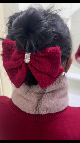 初雪飘落时漫步街头 发现有人拉着我的手 很多年后的现在我才恍惚察觉到 原来啊幸福是掷地有声的 未曾想象过的美好也会逐渐降临到我身边 此刻好像有一张关于爱💕关于家的蓝图缓缓呈现眼前#年少时候虔诚发过的誓