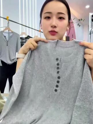 #新款剪刀领#面料舒适透气 #柔软亲肤 #新品上新 #洋气减龄