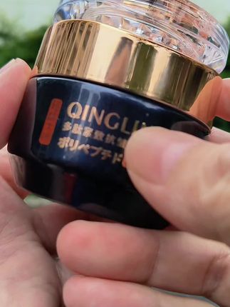 被皱纹偷走青春感?多肽紧致抗皱面霜来救场!进口多肽协同五重植萃,一抹淡化法令纹、鱼尾纹,密集保湿,重焕肌肤光彩