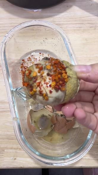 解锁黑暗料理!活珠子爆浆,勇者专属舌尖冒险!
#猎奇美食 #吃货挑战赛 #跟着抖音做美食 #神仙吃法 #活珠子毛蛋