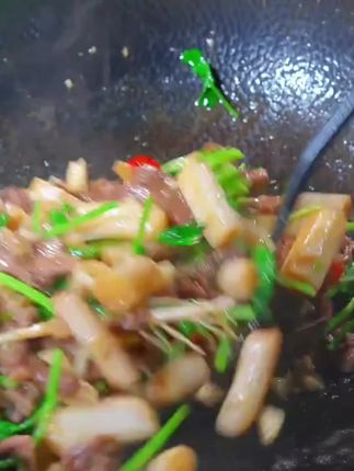 #发现了一道下饭菜,牛肉炒藕尖。脆嫩爽口,好吃又香。#藕带。 #下饭菜。