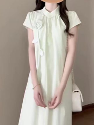 小孕妇们,都来穿这件薄荷曼波连衣裙,气质又温柔,胸前的花朵设计好好看真的太吸睛了,上身就是温柔又知性,富家千金即视感,绿色真的好清新,好好看呀! #遮肉显瘦 #谁穿谁好看系列 #夏季新款 #孕期穿搭 #孕妇连衣裙