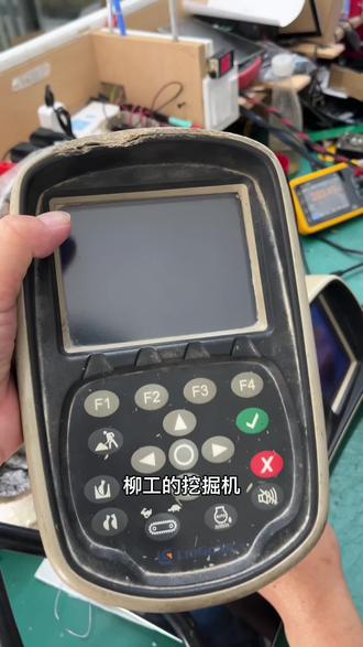 柳工挖掘机屏幕坏了怎么办 柳工挖掘机E系列显示器,屏幕不亮,蓝屏,黑屏等问题维修,柳工920E 922E 926E 933E 936E 950E挖掘机屏幕维修,柳工挖掘机坏了没办法工作,柳工屏幕总成#柳工程机械#柳工挖掘机#挖掘机屏幕维修#挖掘机维修#挖掘机配件