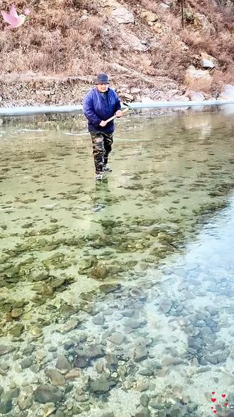 从冰下取的天然料子,为女儿做一只梦幻草花手镯和喜上眉梢,好看吗?#草花手镯 #天然手镯 #吊坠 #喜鹊 #梅花