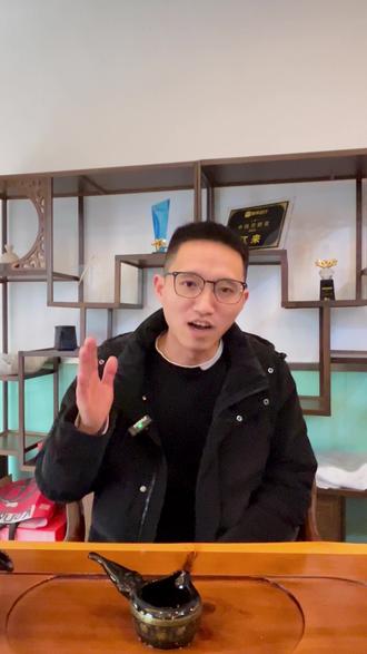 网约车这行确实越来越难,我们一定要联合起来向上面反馈,提高网约车司机的收入,才能实现良性循环! #武汉网约车 #武汉江来汽车 #网约车