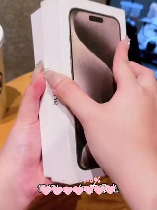 #无限回购的宝藏单品 还在担心新买的苹果手机摔吗?快来看看这个手机壳!它是专为苹果手机设计的,可以有效防止日常跌落带来的损伤,让你的爱机一直安全无忧。这么好的东西,赶紧入手试试吧!