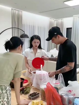 爱吃零食的不要错过这个泡鸭爪,多汁入味,鲜香脆口,吃脆脆的口感,越啃越香,多筋 Q 弹,贼好吃!#泡鸭爪#妈呀太香了#追剧小零食#黑总@夹心奥利奥🍪(孕晚期)