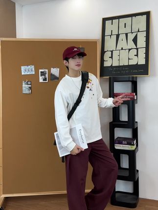 秋冬必备!这款时尚感十足的T恤 #ootd穿搭 #纯棉长袖 #长袖t恤 #男女同款 #慵懒风穿搭