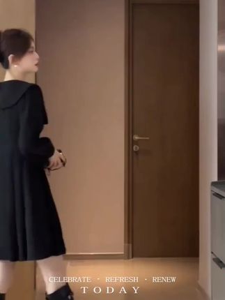 法式赫本风气质收腰连衣裙春秋2025新款女装高级感海军领百褶裙子#收腰要连衣裙 #连衣裙时尚穿搭 #连衣裙推荐 #连衣裙气质修身显瘦