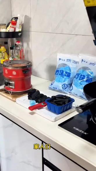 冬天烧火引炭用这个无烟清洁酒精块真的是便宜又方便,也可以用于酒精炉吃小火锅!##酒精块 #固体酒精块 #引燃 #无烟清洁酒精块 #户外烧烤
