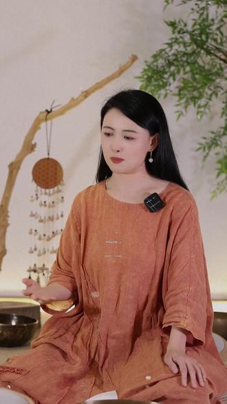 不必刻意强大,你从容时自带光芒 ✨真正的疗愈,始于与自己的温柔和解。
✨当你爱上完整的自己,世界便收起尖刺。
✨内在安稳了,外面就不再需要坚硬的刺。
#自我接纳 #内在成长 #女性力量 #温柔有光 #疗愈