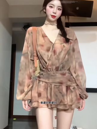 #穿出高级感 #碎花连衣裙 #显瘦显瘦显瘦 #一套好看的衣服能让你不动声色的美 #甜美穿搭