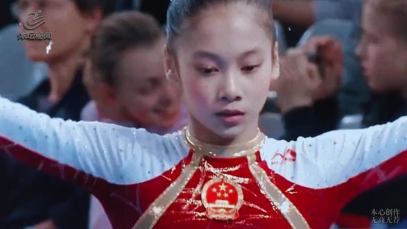 掌声落幕之后,运动员该如何重生 世人皆知她的争议,无人读懂她的过往。半生奉献体操,褪去冠军光环,她不过是在平凡生活里,努力重新出发。