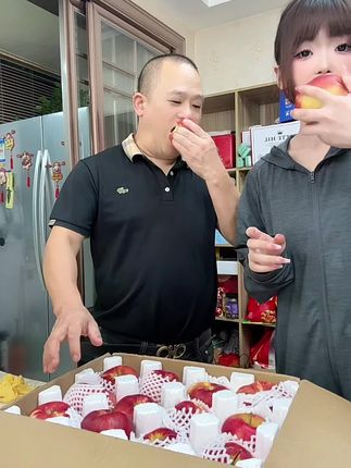 云南昭通红露苹果,脆甜多汁