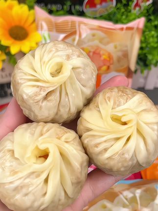 自从有了林饱饱的纸皮烧麦,我早上可以多睡1小时,不需要解冻,上锅蒸10分钟就可以开吃了,特别的方便,还好吃!#早餐吃什么 #烧麦#你的秋日美食正在派送中#好吃停不下来#林饱饱烧麦
