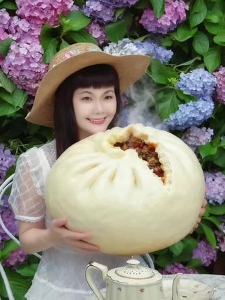 一顿只吃一个包子!哈哈!