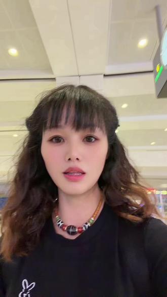 在海外真切体会到和平的珍贵 我现在人在海外,这是第一次实实在在地感受到,和平到底有多珍贵。
#热门 #迪拜 #战争 #美伊 #抖音小助手dou上热门