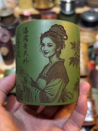 绿泥美人杯#紫砂艺术 #纯手工雕刻 #主人杯 #高端茶器 #茶器之美