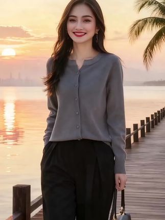 #减龄显瘦穿搭 #百搭上衣 #早秋秀场抄作业告别路人感 #早秋高智感职场穿搭 #中性风入秋穿搭灵感 @抖加🔥上热门🔥dou+🔥热点宝 @DOU+上热门 @DOU+小助手