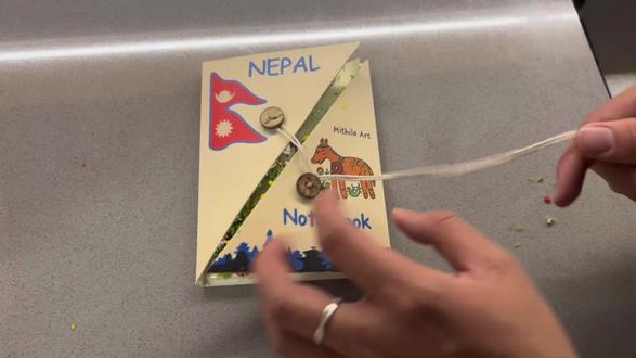 一个人给另一个人最珍贵的礼物就是时间
#手工diy #尼泊尔手工本 #情侣 #礼物#独一无二