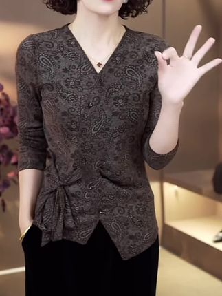 秋季新款V领不规则系带款修身凤尾花洋气时尚妈妈装打底衫上衣#v领不规则上衣 #洋气时尚妈妈装#洋气打底衫#秋季新款#打底衫显瘦