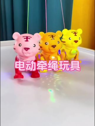 #无限回购的宝藏单品 这个电动牵绳玩具不仅会发光会唱歌,还会走路、摇尾巴,真的太可爱了,妥妥的哄娃神器啊!#儿童玩具 #带娃神器 #电动牵绳玩具