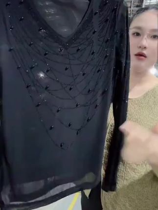 秋季新款时尚V领网纱气质打底衫减龄洋气钉珠烫钻长袖T恤上衣#打底衫 #打底衫新款 #打底衫网纱 #打底衫烫钻 #打底衫推荐