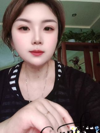 橱窗好物非常好吃的黑芝麻酥。