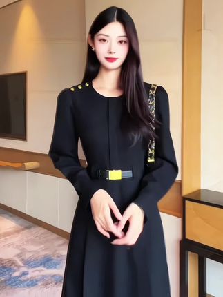 秋季新款赫本风收腰设计感气质减龄连衣裙#高级感穿搭 #新款连衣裙 #小香风连衣裙 #穿出自信穿出美丽 #秋季新款