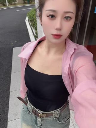 年龄只是个数字,心态才是你的魅力,开心快乐每一天,抹去烦恼享受生活,人生的下半场比的是心态,拼的是健康,开心快乐才是真的。#开心快乐过好每一天#心态要好一切都好