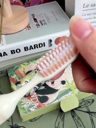 6 - 15 岁儿童适用的痕客吨吨熊猫牙刷,长头大头造型独特,抗菌刷丝呵护口腔,手柄可爱#清洁力强#好物推荐🔥 #居家好物 #牙刷
