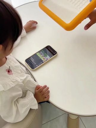 这次他爸真是买对玩具了,这个#磁性运笔画板 太好玩了,可以锻炼宝宝颜色分类和发挥想象力,宝宝玩大半天#益智玩具