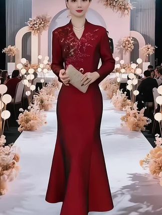 礼服平时可穿秋冬新款生日宴会聚会酒红色弹力高端婚礼鱼尾连衣裙#婚庆礼服 #红色连衣裙 #优雅气质 #敬酒服 #晚礼服