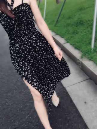 忘掉一个入了心的人,真的好难,嘴里说放下你的不再联系,可是心里还是拼了命的惦记,不想打扰,却心疼到失眠,忍住不去联系,却想着快要发疯,爱上一个人只需一分钟,忘记一个人却要一辈子……#穿搭 #显瘦连衣裙 #梨形身材穿搭