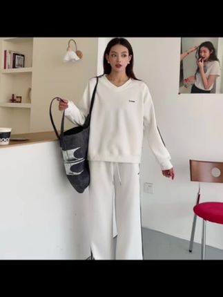 T113秋季新款韩版休闲时尚百搭刺绣字母V领女士运动套装2025-06#简约大气 #每天美衣分享