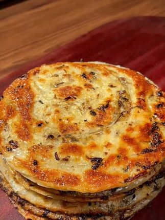 #早餐饼#梅干菜饼。做的时候不用解冻,放锅里煎一下两面金黄就可以出锅了! #大人小孩都爱吃 #美味早餐 #外酥里嫩