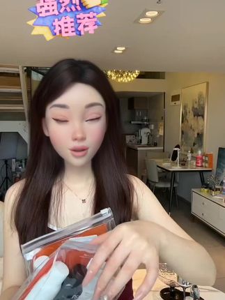 终于等到独特艾琳家出这种旅行洗护套组了,都应该知道他们家的洗护做的有多好用,而且它的味道正好是我特别喜欢的这个福明之水的味道,他就是那种。家千金香真的巨好闻,你们一定要去试一下啊!它这里面一共是有四样,洗发水、护发素、沐浴露、身体乳。除了这个身体乳是三十克的之外,其他的都是五十克的,而且价格真的很划算,像过年回家出差旅行的话,你带这一整套就够了。#洗护套装推荐 #独特艾琳 洗护套装