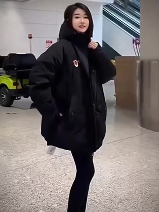 欧洲站2024冬季新款时尚炸街显瘦印花中长款连 帽宽松帅气棉服女潮