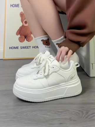 #厚底小白鞋 #百搭小白鞋 #小白鞋 #谁穿谁好看 #上脚舒适不累脚