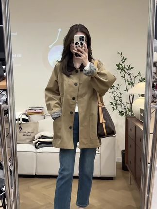 #极简穿搭 #早秋穿搭 #撞色风衣外套 #休闲减龄穿搭 #外套穿搭