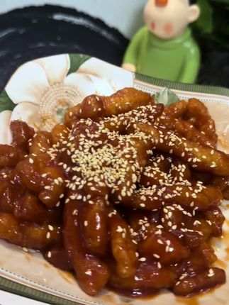 在家自己就可以做好吃的糖醋里脊,而且做法简单,外酥里嫩,酸酸甜甜超好吃!#好吃到停不下来 #谷言糖醋里脊 #谁懂这一口的好吃程度