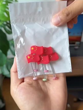如果信仰有颜色,那一定是中国红!中国人民共和国万岁!国庆节小红旗安排上#小红旗摆件 #中华人民万岁